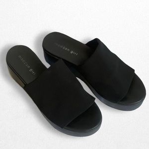 Madden Girl Black Platform Sandals Women’s size 7.5
